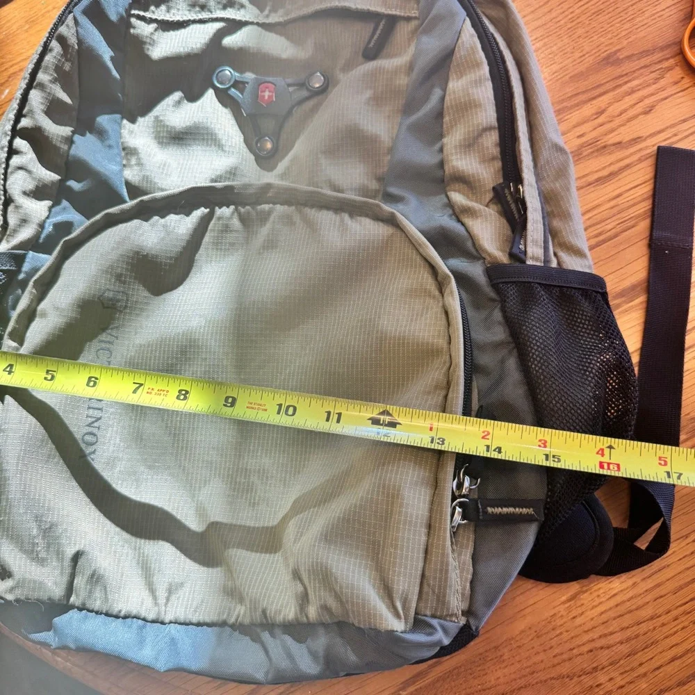 Victorinox‎ Swiss Army Backpack Green Black Padded Multi Pockets